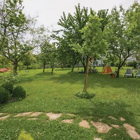 Holiday Vrecari I לאבין